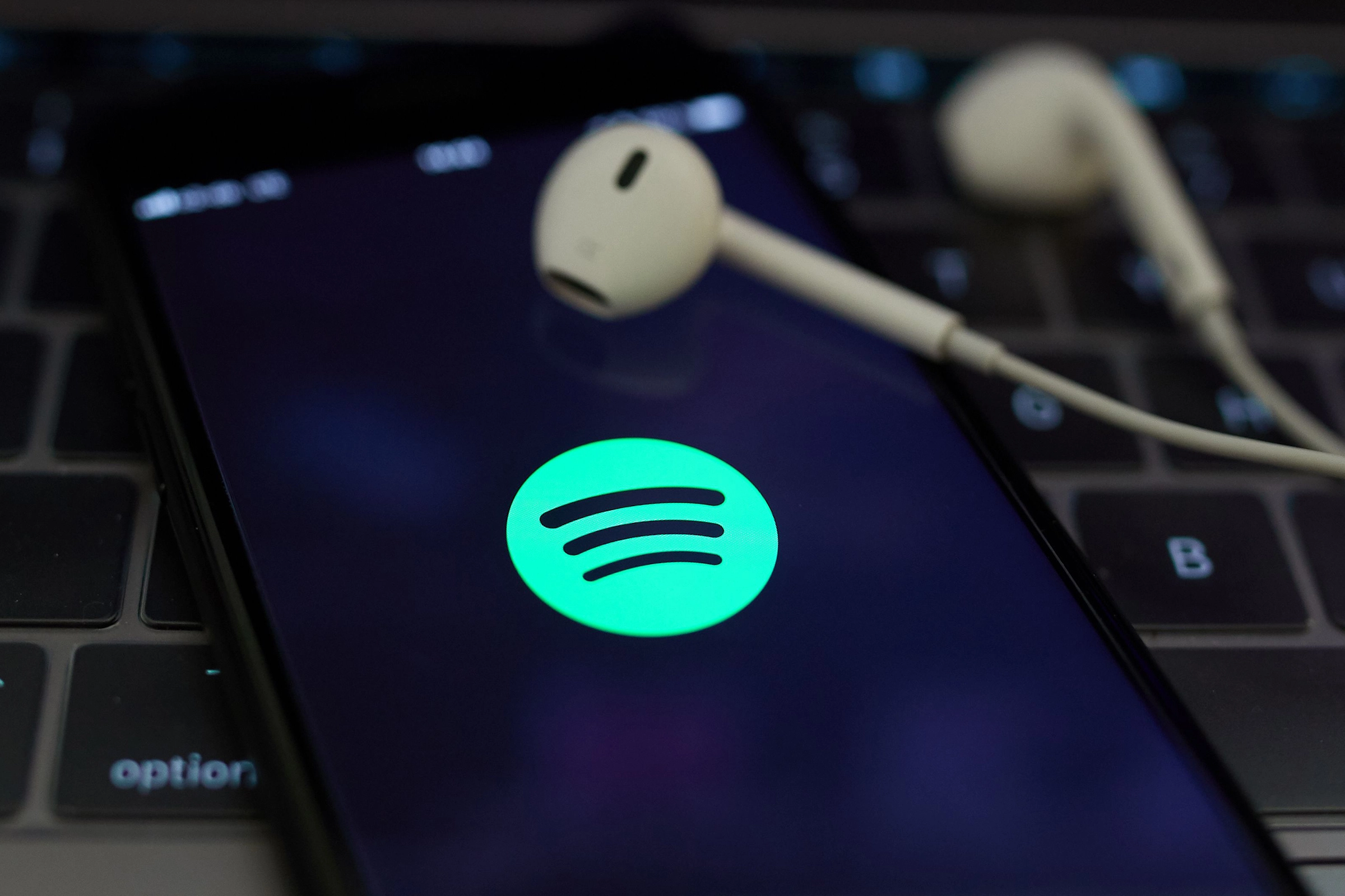 How Does Spotify Count Plays? (All Streaming Rules Explained)