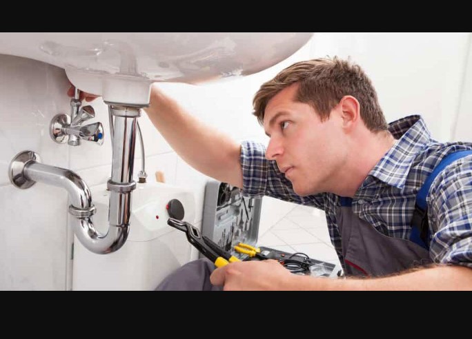 Essential Guide to Choosing a Local Plumber for Your Home